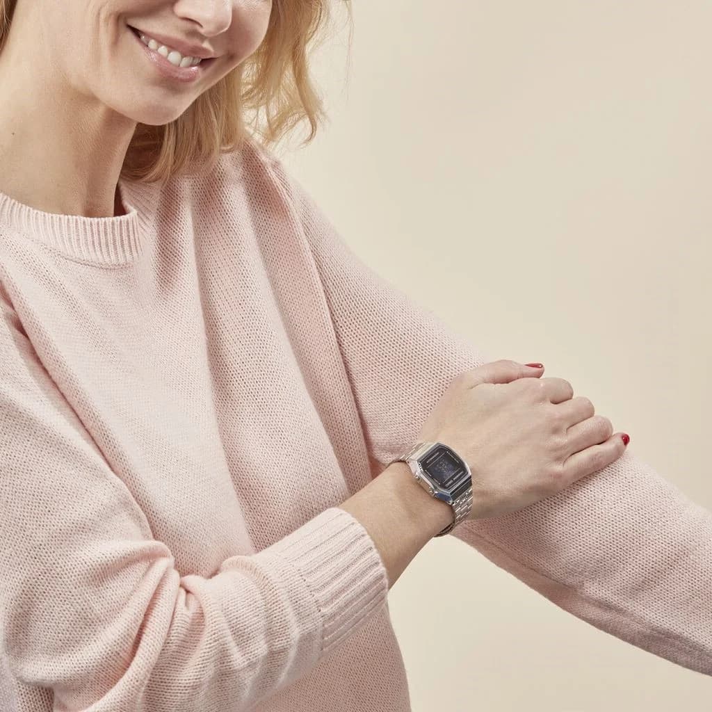 Casio A168WEM-1EF verso fermoir clip acier inoxydable étanchéité 30M