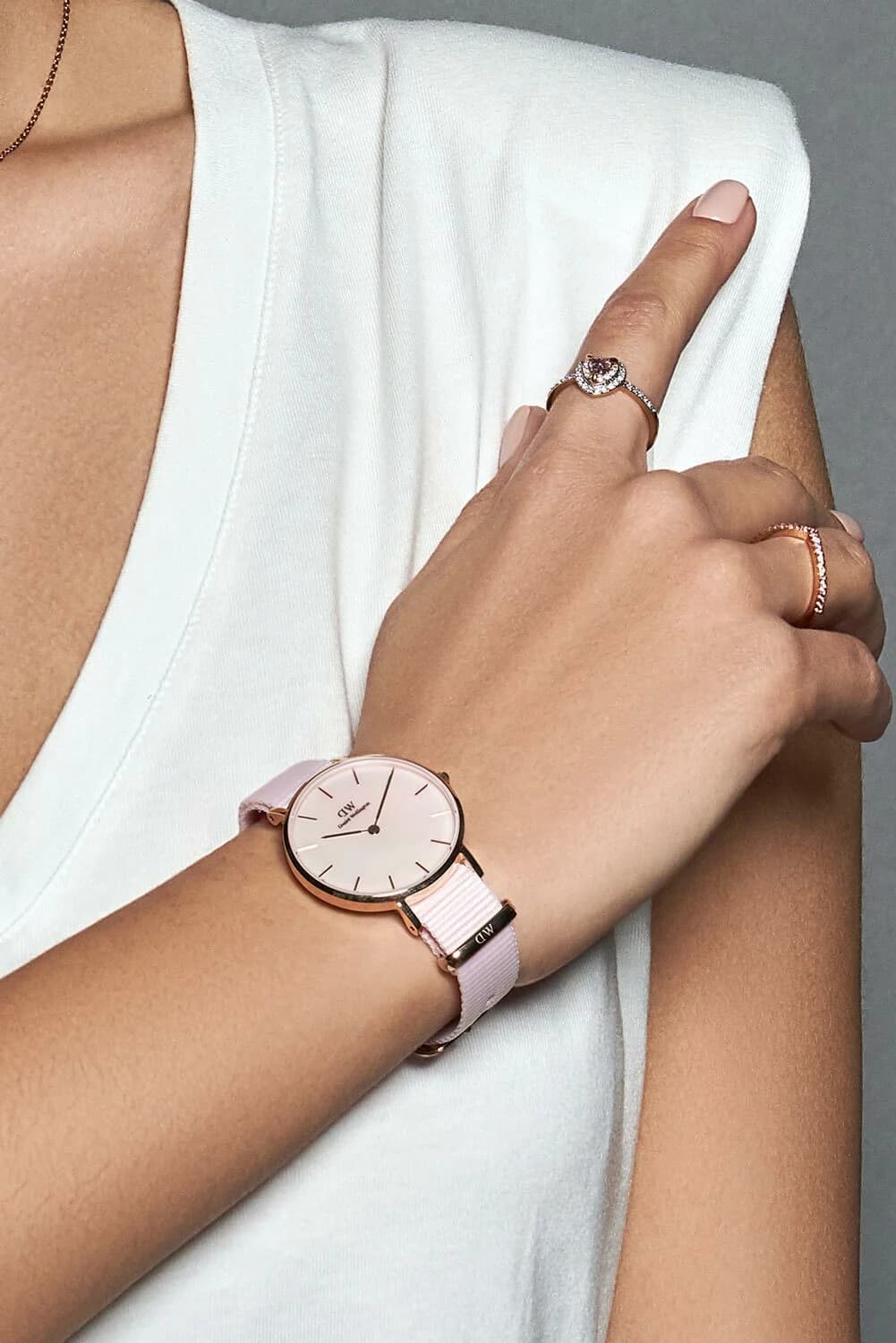 Montre Daniel Wellington DW00100515 femme détail cadran rose