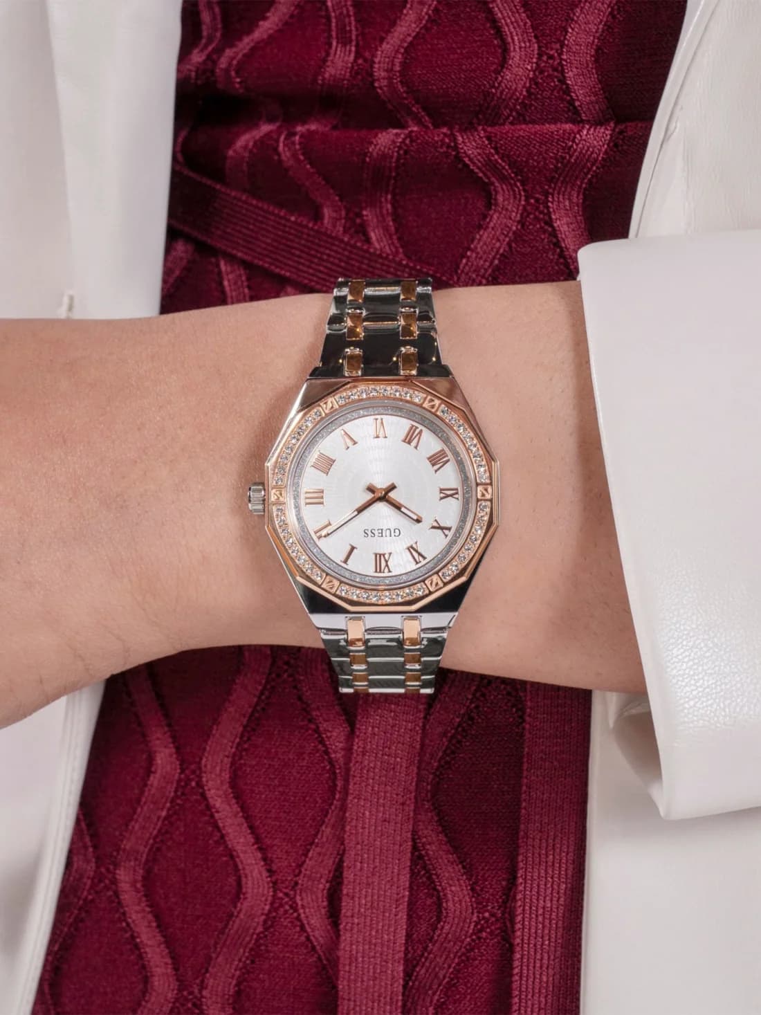 Montre Guess GW0770L5 femme détail bracelet acier inoxydable