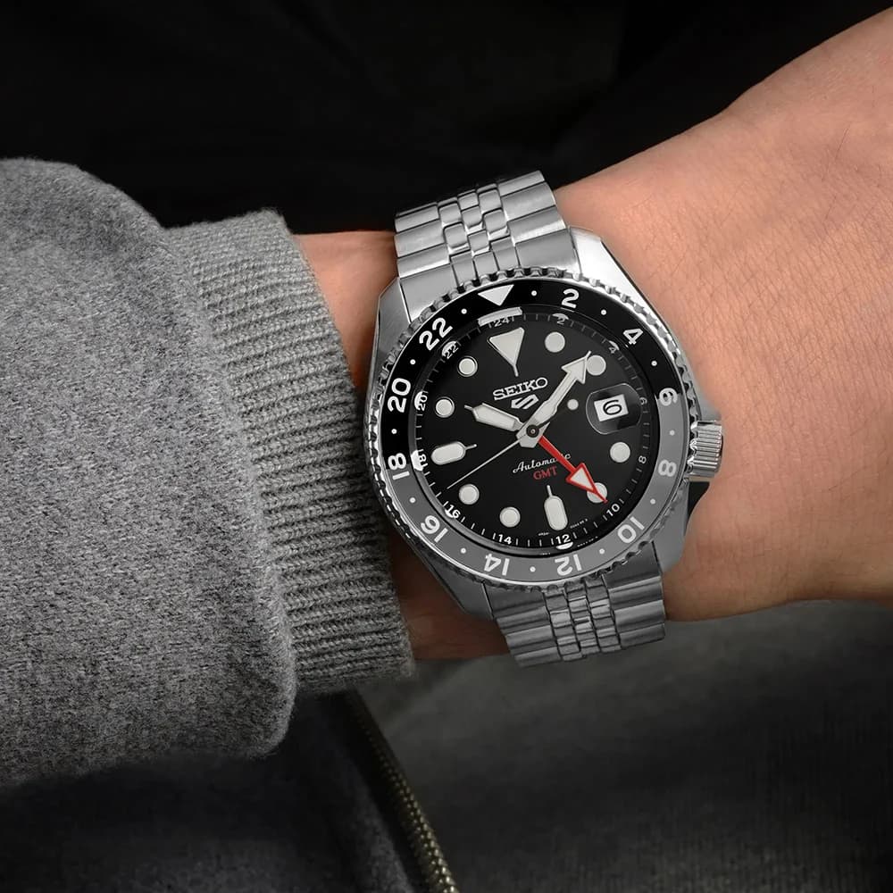 Montre Seiko SSK001K1 homme détail cadran noir