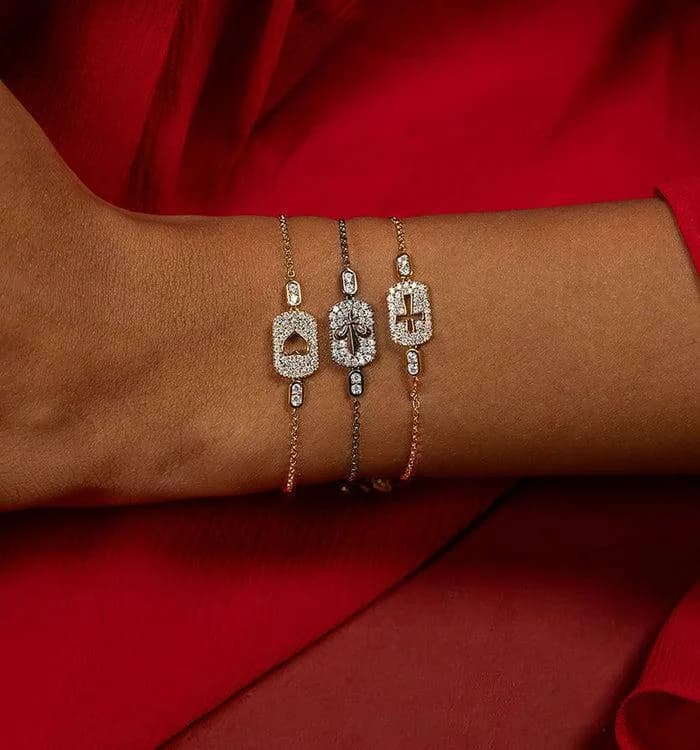 Bracelet APM Monaco ajustable médaille plaqué or croix et zirconiums vue 2