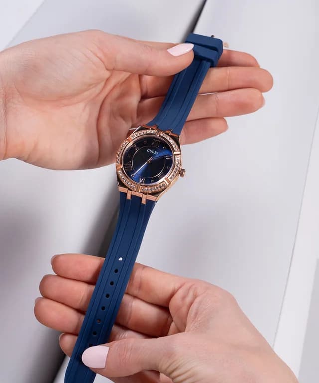 Montre Guess GW0034L4 femme détail bracelet caoutchouc /