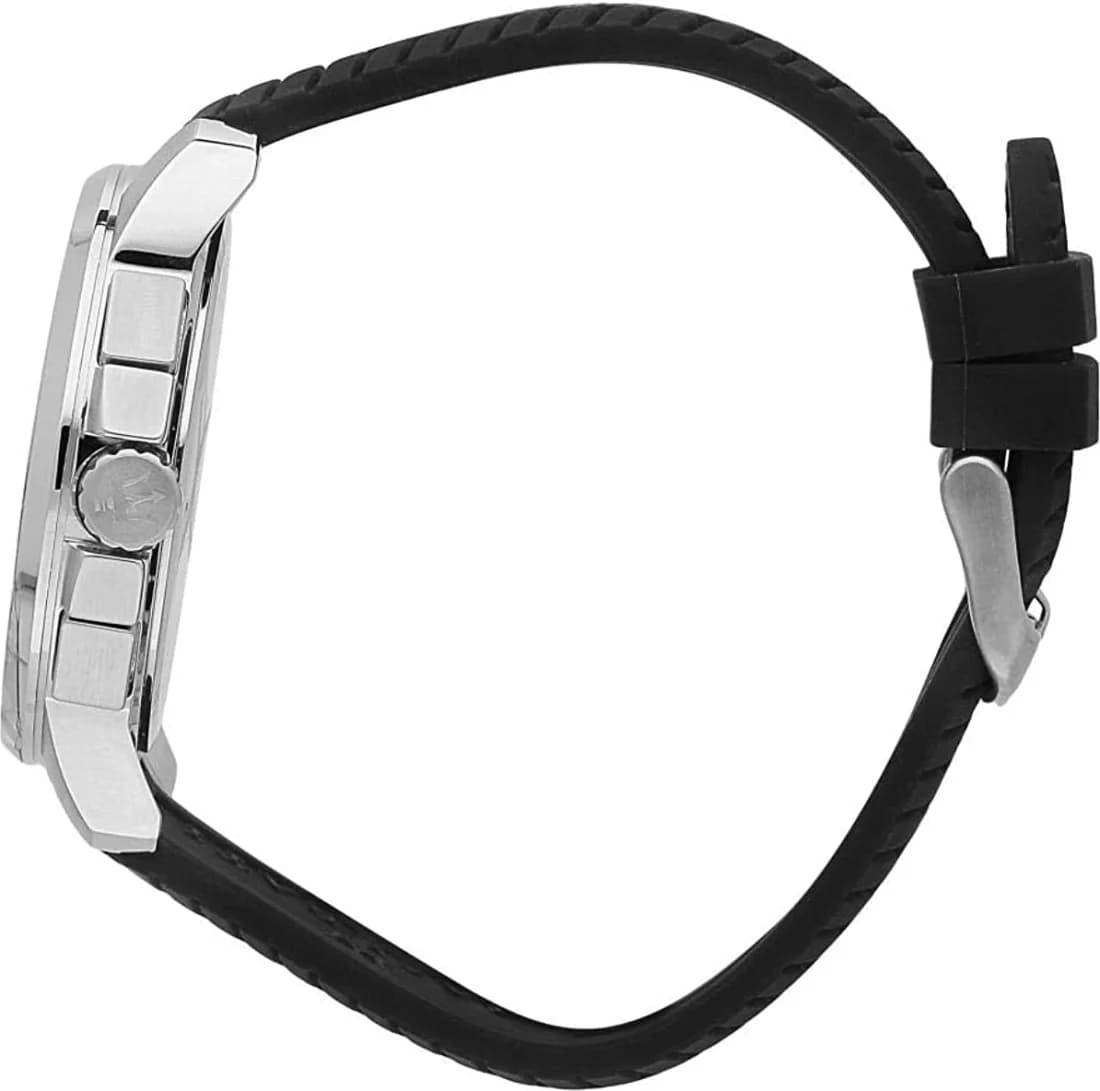 Montre Maserati Successo cadran noir analogique index acier 12mm gros plan