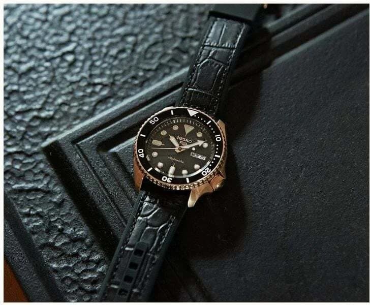 Montre Seiko SRPD76K1 Automatique 5 Sports Finition Or Rose et Silicone vue 2