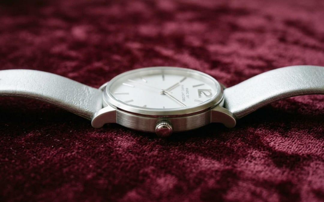 Profil tranche — Montre Étanche 200m : Le compagnion idéal pour la plongée
