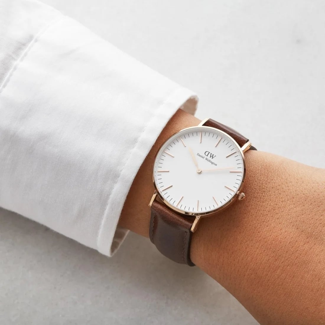 Montre Daniel Wellington DW00100039 unisexe verso boîtier or rose