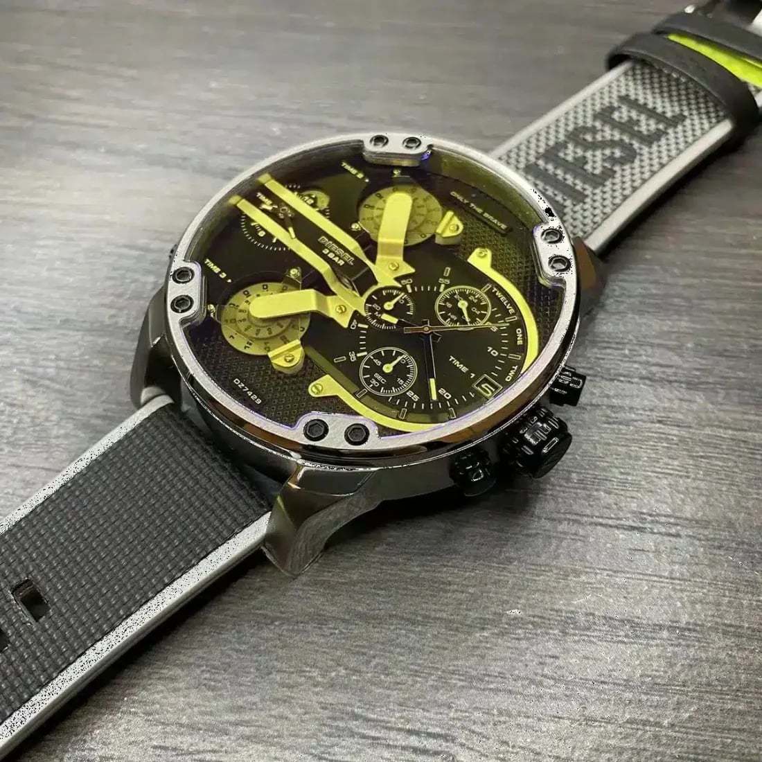 Montre Diesel DZ7429 homme détail cadran noir