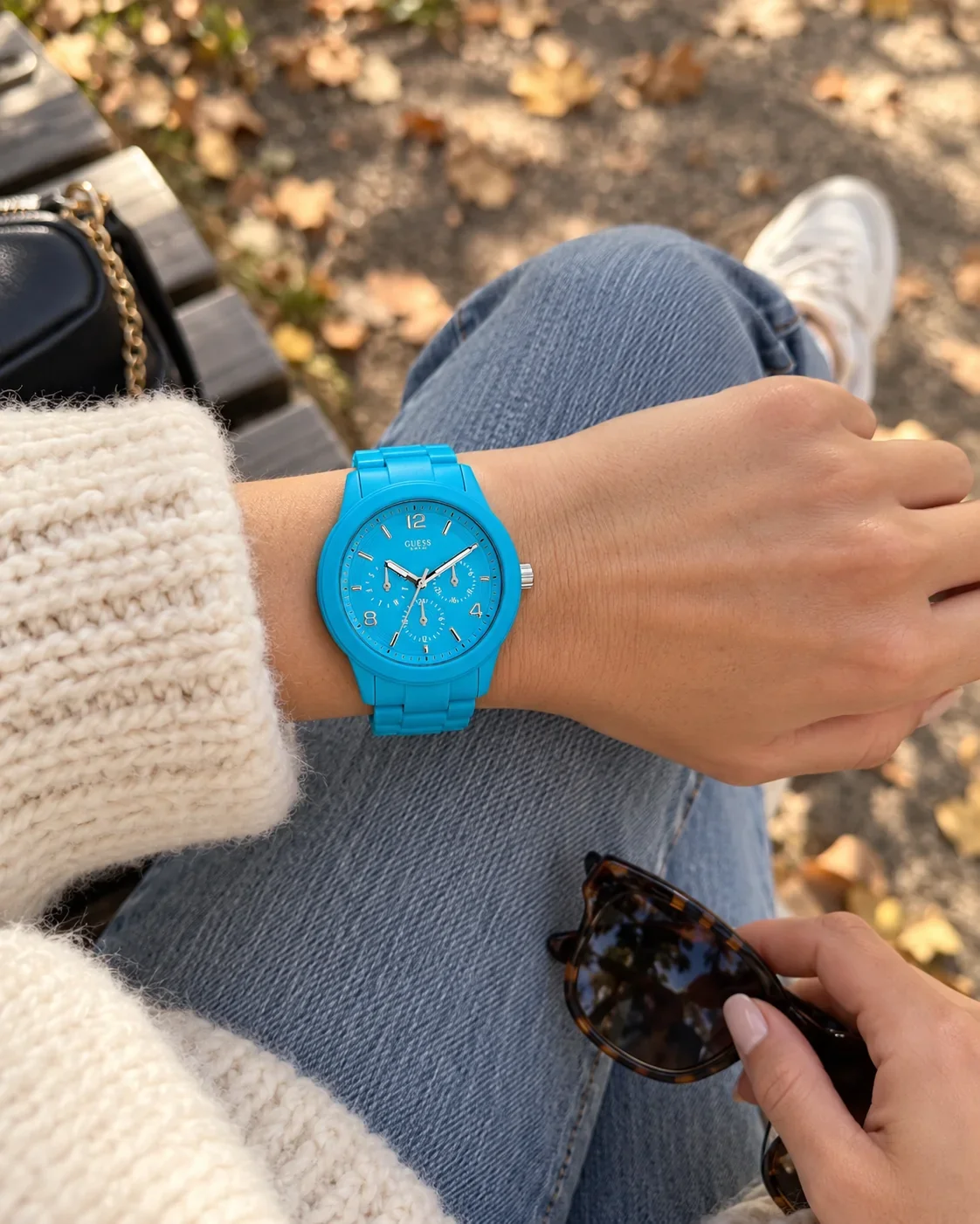 Bracelet Guess W11603L5 bracelet en résine bleue unie