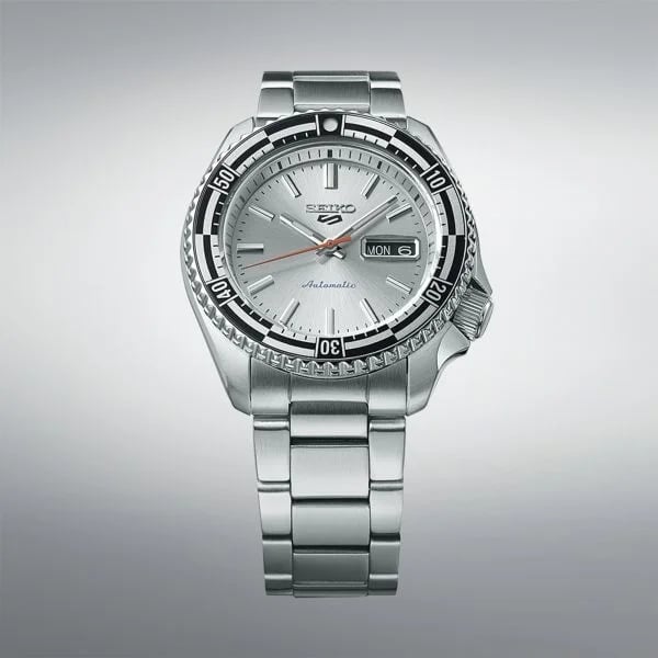Cadran Seiko SRPK09K1 argenté index bâtons aiguilles analogique détail