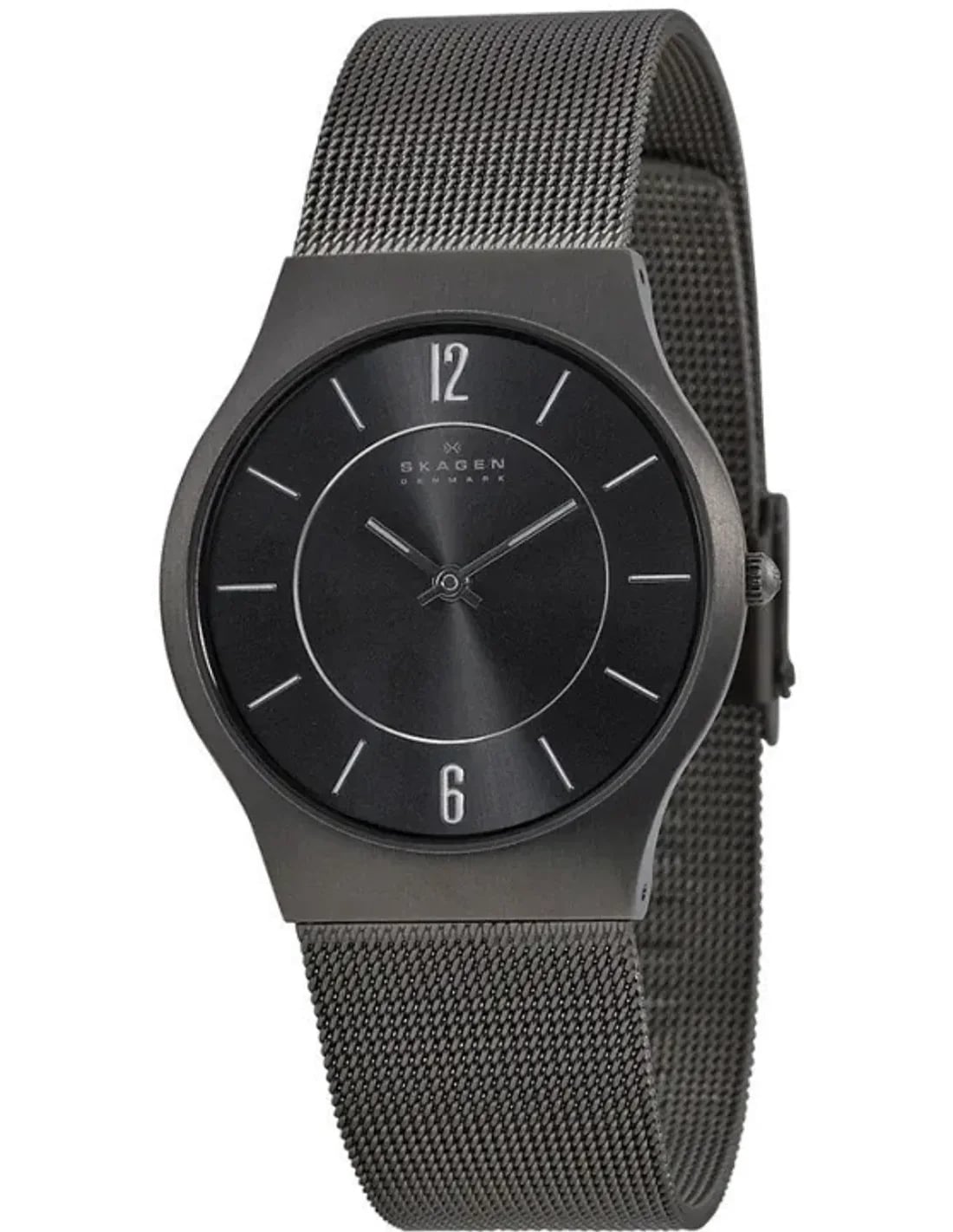 Montre Skagen 233LTTM au cadran noir épuré, aiguilles minimalistes et boîtier titane mat