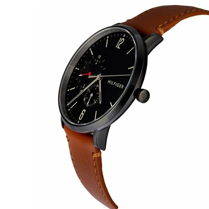 Montre Tommy Hilfiger Brooklyn bracelet cuir marron boucle ardillon profil