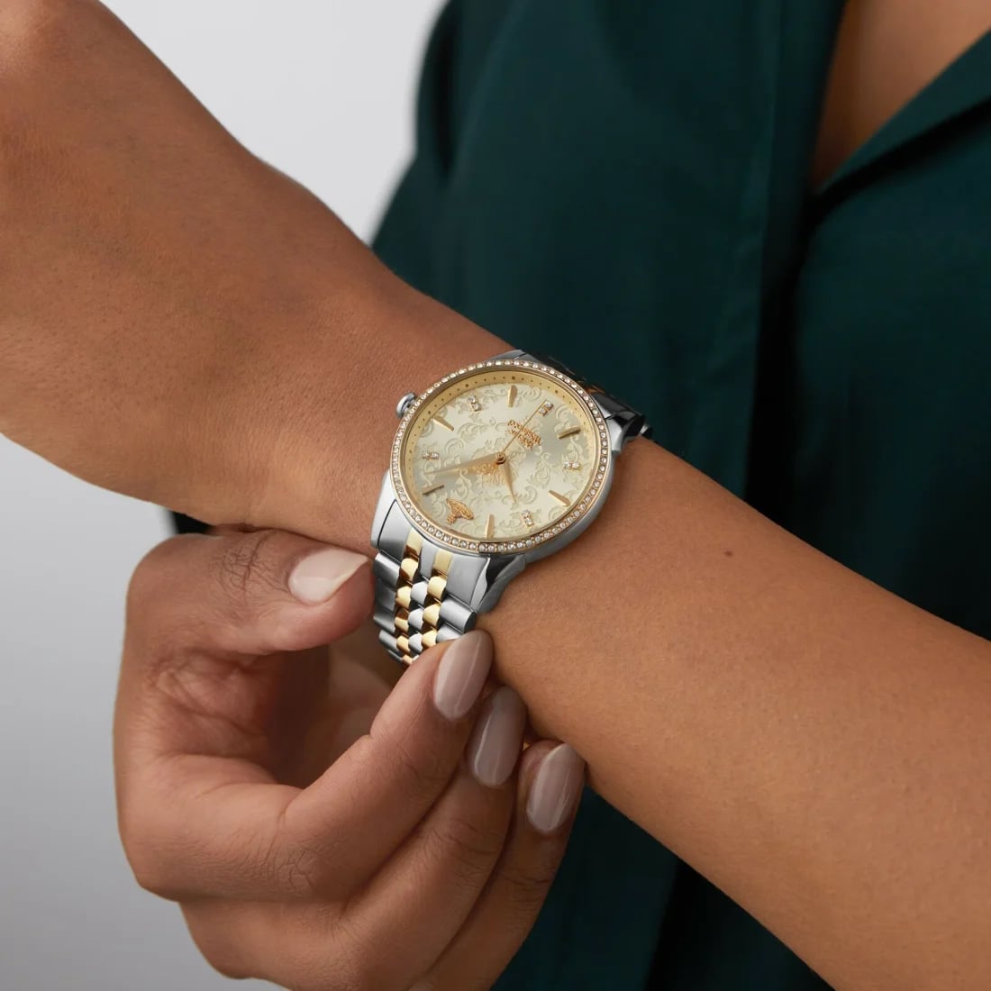 Montre Vivienne Westwood VV208CPSG 40mm quartz bracelet bicolore acier détail
