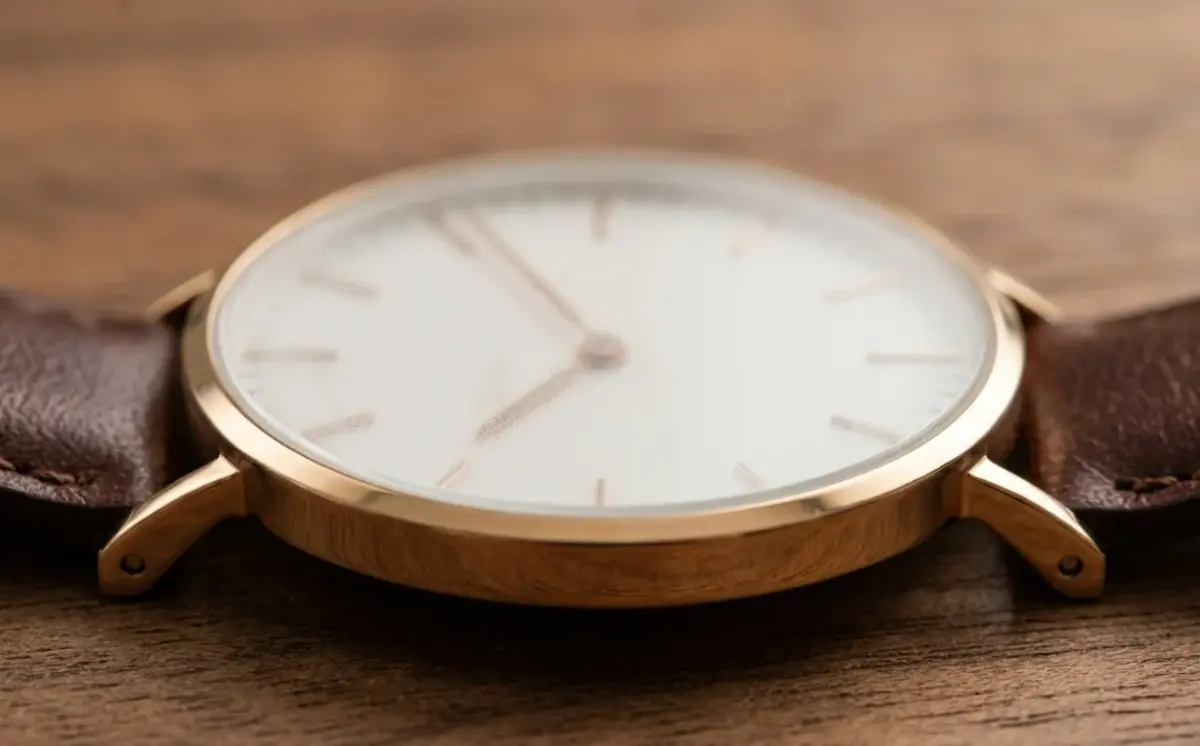 Misting in a watch: normal condensation or water resistance problem?