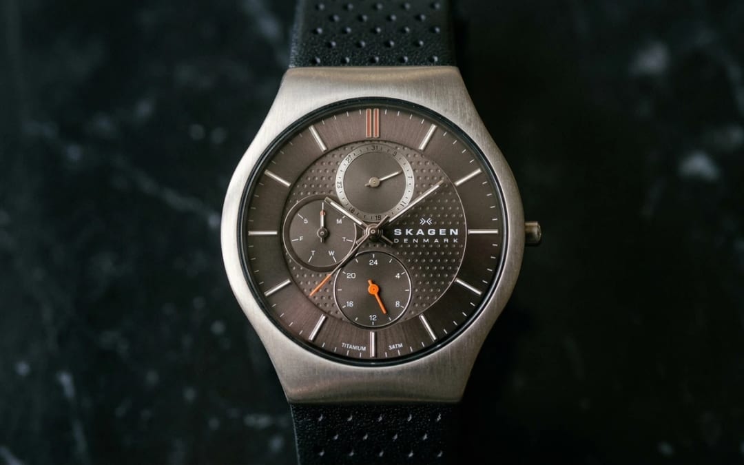 Macro cadran — Automatique vs Quartz : Le Guide Complet 2026