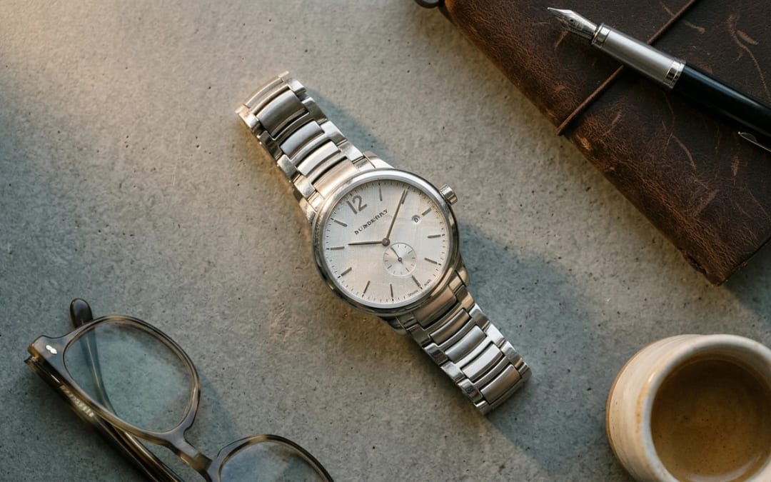 Flat lay — Guide Taille Montre Burberry Homme : Comment Trouver la Taille Parfaite