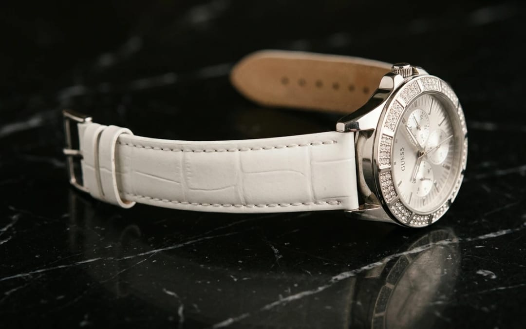 Profil tranche — Guide Taille Montre Femme : Comment Bien Choisir 2026