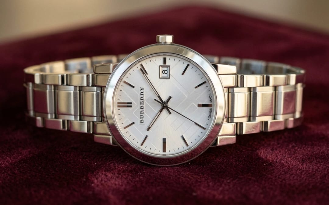 Macro cadran — Guide Taille Montre Vivienne Westwood Femme : Comment Bien Choisir