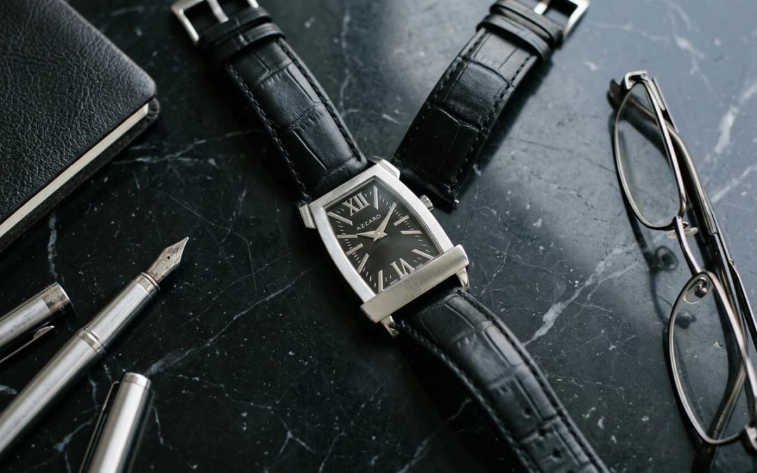 Flat lay — Guide Taille Montre Vivienne Westwood Femme : Comment Bien Choisir