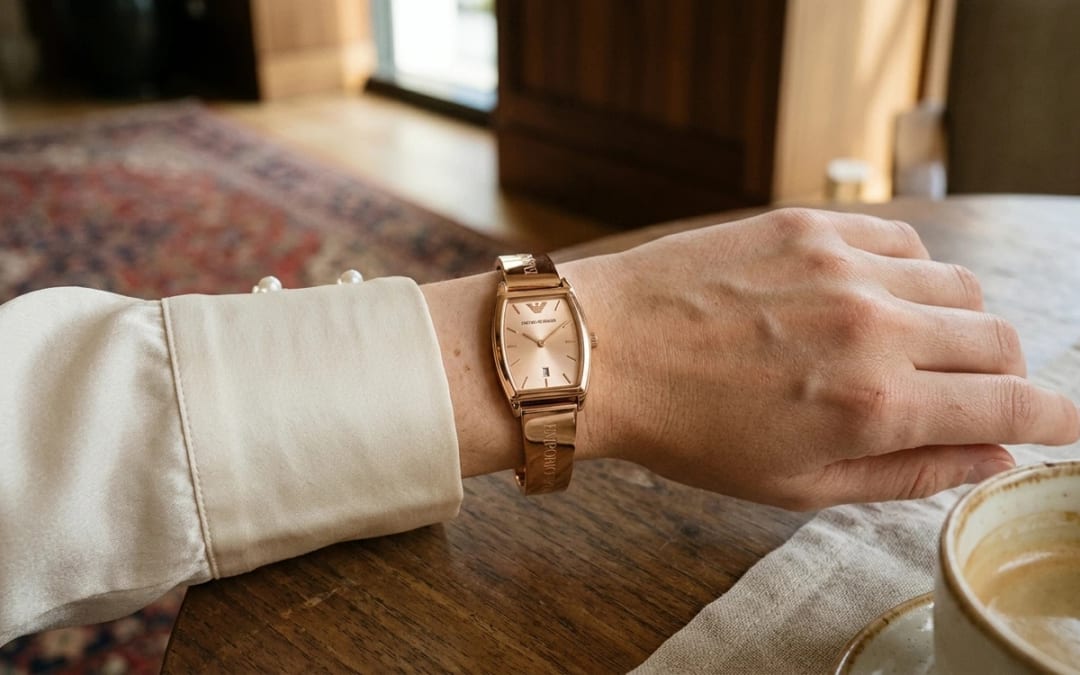 Wrist-shot — Montre Emporio Armani femme : le guide complet pour choisir sa montre élégante et tendance