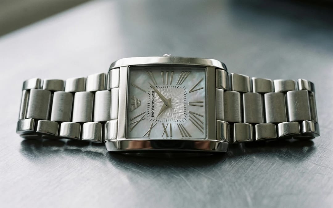Macro cadran — Montre Emporio Armani Or Femme : Guide Complet des Finitions Dorées
