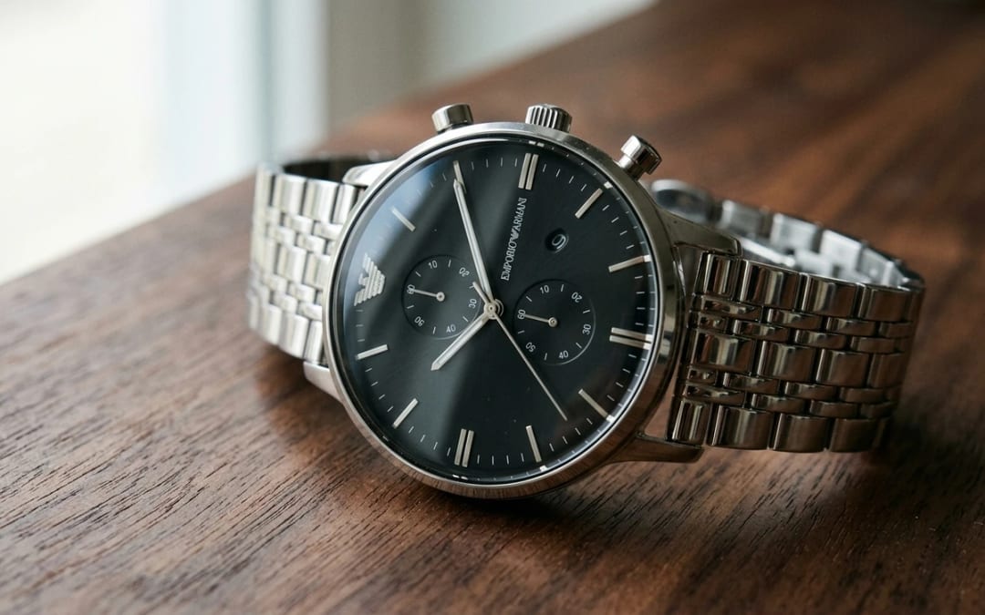 Macro cadran — Montre Emporio Armani Or Homme : L'Éclat du Luxe Italien