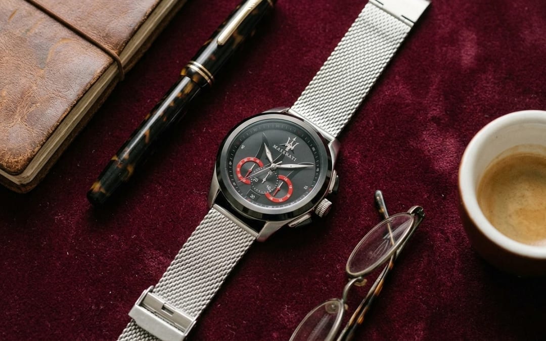 Flat lay — Prix Montre Maserati Homme : Guide Complet des Tarifs et du Rapport Qualité-Prix