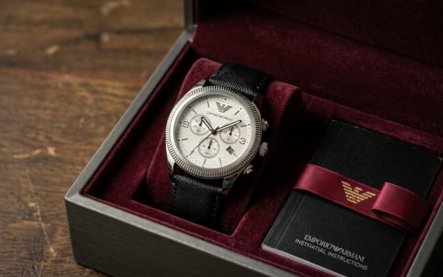 Montre Emporio Armani or homme cadran argenté bracelet acier doré luxe italien
