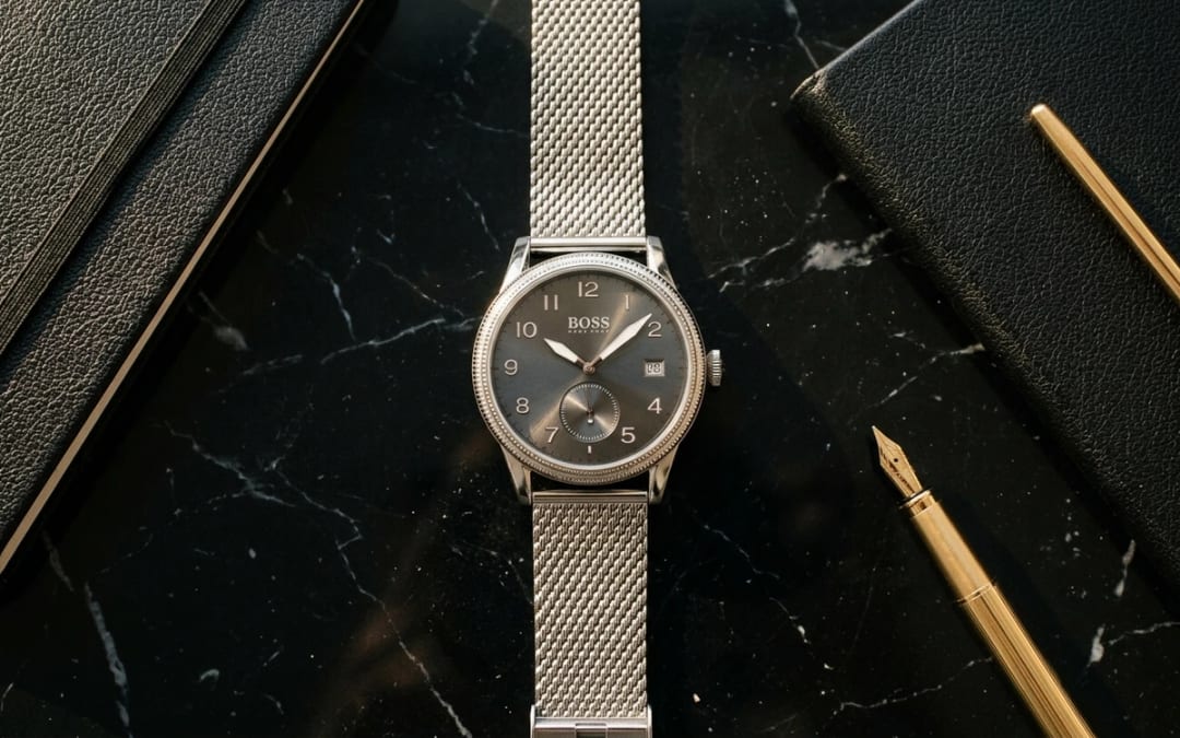 Flat lay — Montre Hugo Boss homme : le guide complet pour choisir sa montre de luxe accessible
