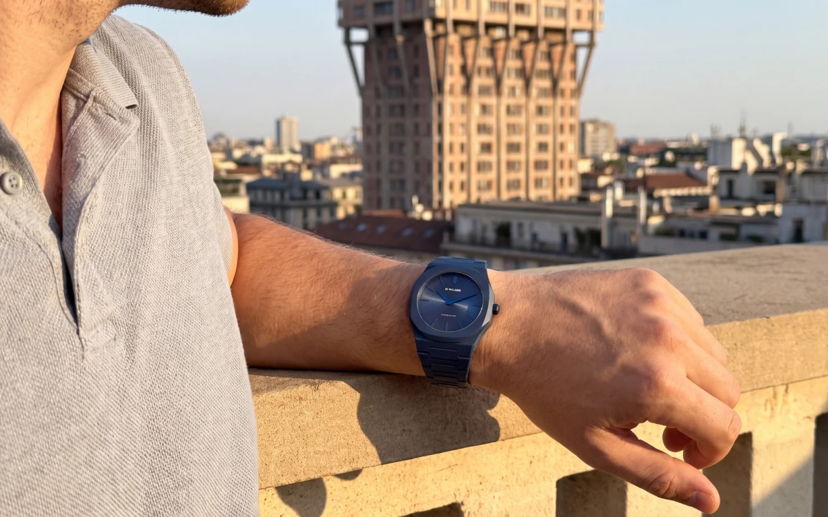 All-blue D1 Milano Ultra Thin worn on a terrace facing the Torre Velasca in Milan