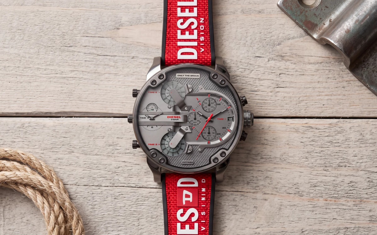 Diesel Mr Daddy 2.0 DZ7423 gunmetal watch with grey dial and red nylon strap on weathered pallet wood