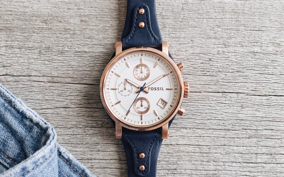Fossil Original Boyfriend ES3838 rose gold chronograph on navy leather, on weathered wood beside denim