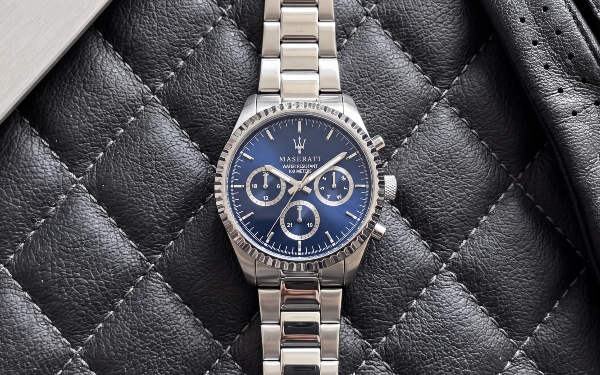 MASERATI Competizione R8853100022 steel watch with fluted bezel and blue dial on black quilted leather