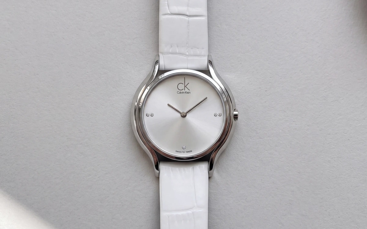 Calvin Klein Skirt K2U231KW women's steel watch, silver dial with small stones, white leather on pearl-grey paper
