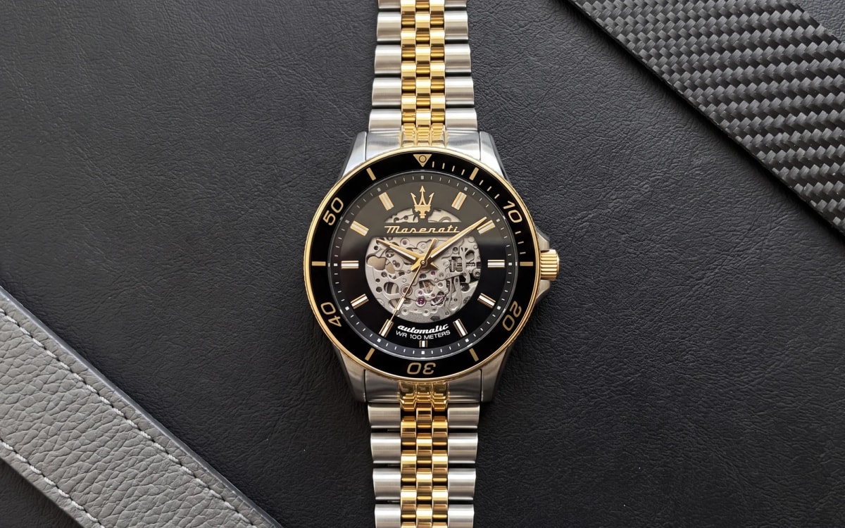 Montre homme MASERATI Sfida automatique R8823140010 bicolore acier et or, cadran noir squelette, sur cuir noir