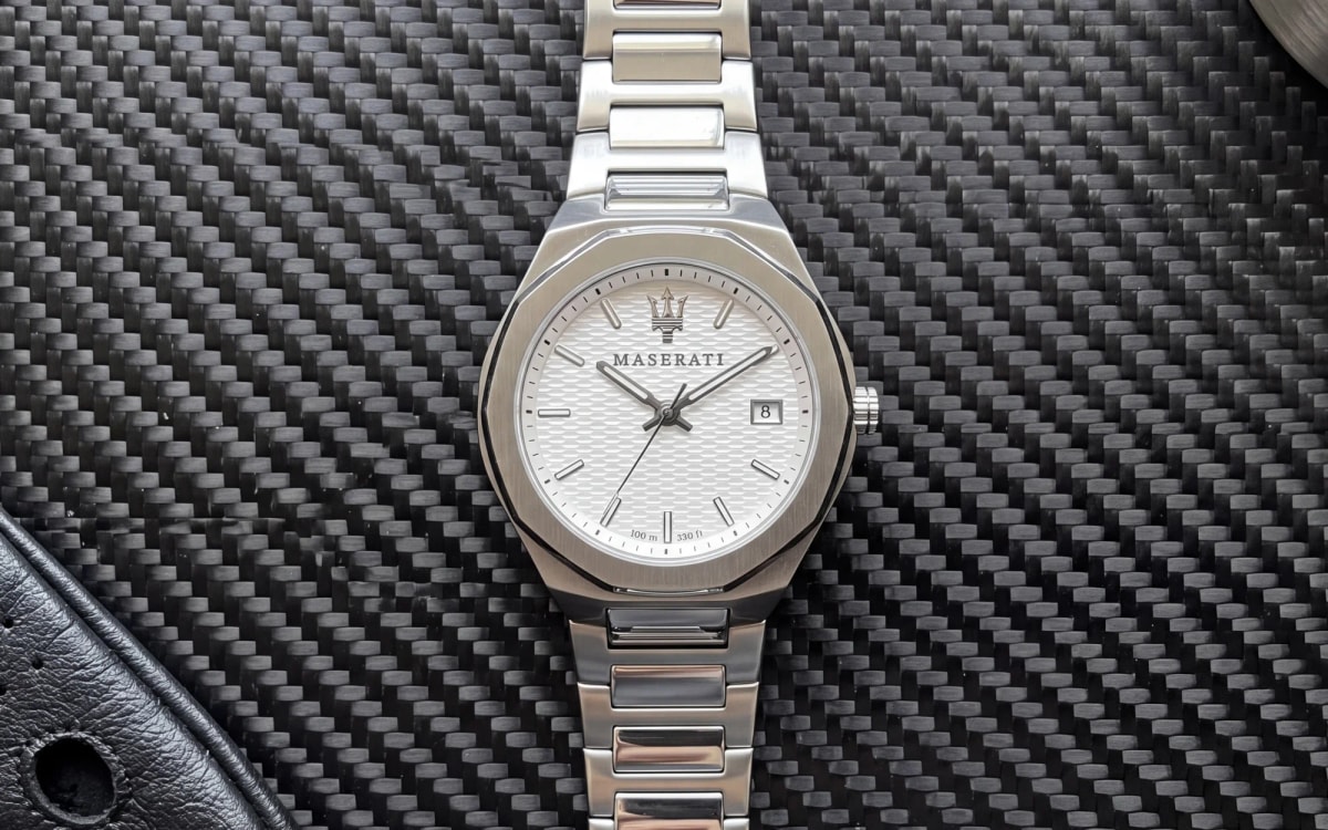 Montre homme MASERATI Stile R8853142005, lunette octogonale en acier et cadran blanc, sur fibre de carbone
