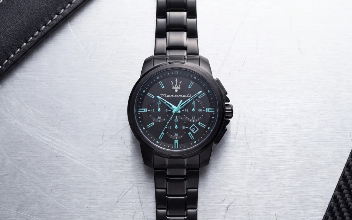 Chronographe homme MASERATI Successo Aqua Edition R8873644003 noir à touches turquoise, sur aluminium brossé