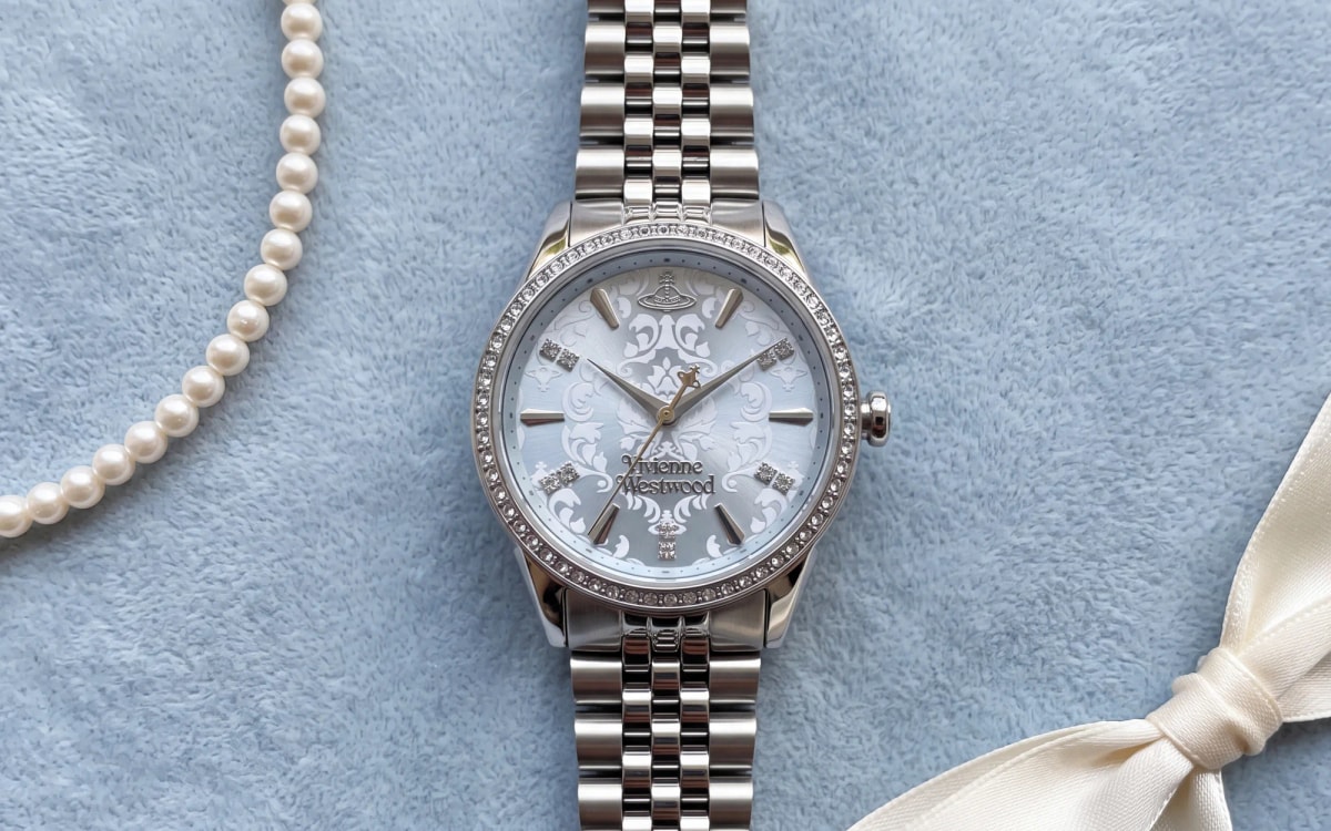 Vivienne Westwood Little Wallace VV327LBLSL women's steel watch, ice-blue dial, on powder-blue velvet with pearls
